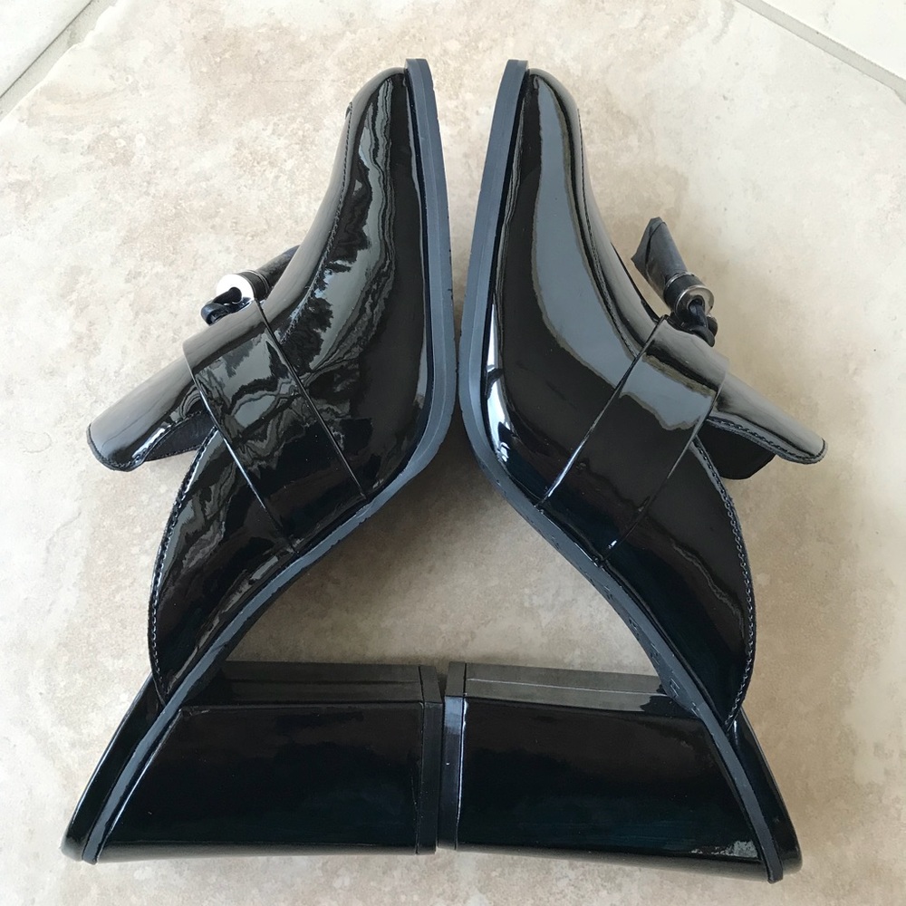 TAHARI patent Tassle loafers mule - Picture 4 of 8